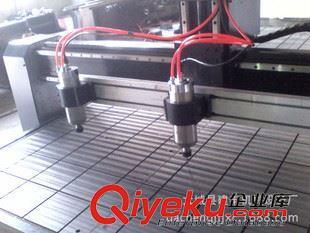 廣告雕刻機廠家直供 詳解1325型真空吸附木工雕刻機及多頭電腦數控雕刻機